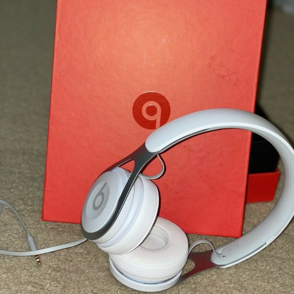 Beats by Dr. Dre EP Headphones - White - Picture 1 of 3